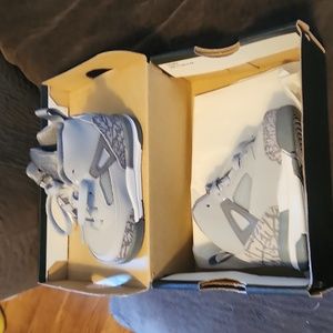 Jordan spizikes, gray,size 4 toddler